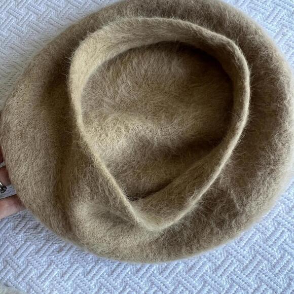 Classic Taupe Wool French Beret for Women Soft Slouchy Winter Hat Vintage 70s - Picture 4 of 7